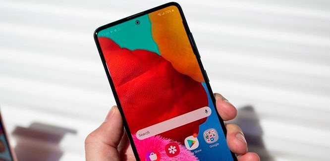 Lançamento Galaxy A51 Câmera frontal é apenas um furo na tela