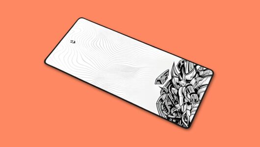 Mouse pad grande oferece maior liberdade de movimentos para o seu setup